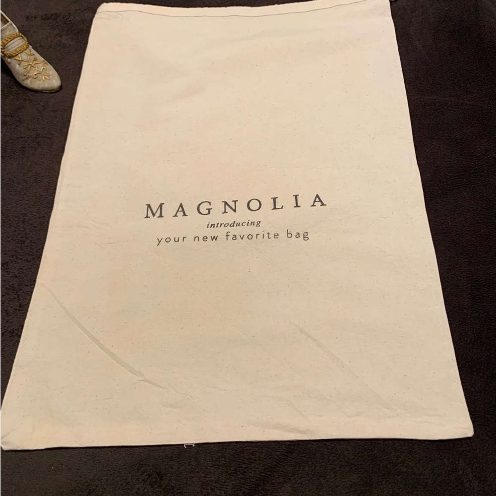 MAGNOLIA tan medium sized drawstring dust bag VVGUC